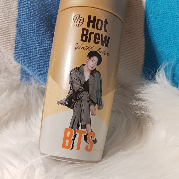 BTS JUNG KOOK - Picture 2 of 13